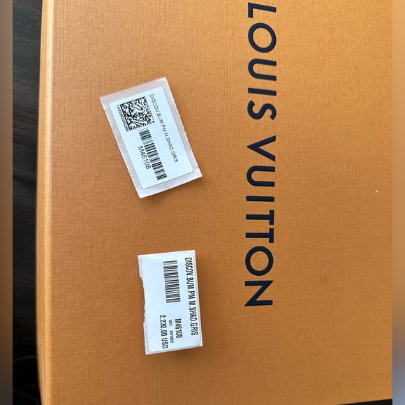 EUC Gray Leather, Black Strap, Louis Vuitton Bumbag
$1,900 - Picture 8 of 11